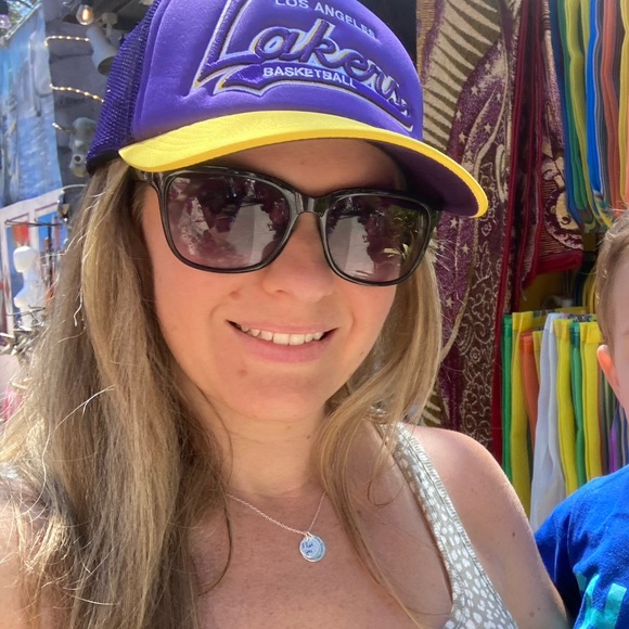 Meet your Posher, Stacey - Picture 2 of 4